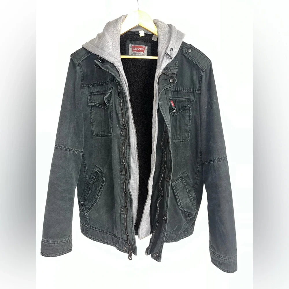 Levi’s Sherpa Lined Chore Jacket with Removable Hooded Sweatshirt; Medium Mens